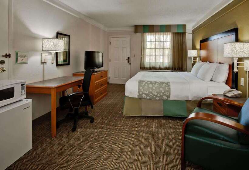 هتل La Quinta Inn By Wyndham Orlando Airport West