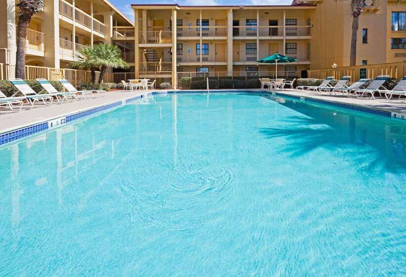هتل La Quinta Inn By Wyndham Orlando Airport West
