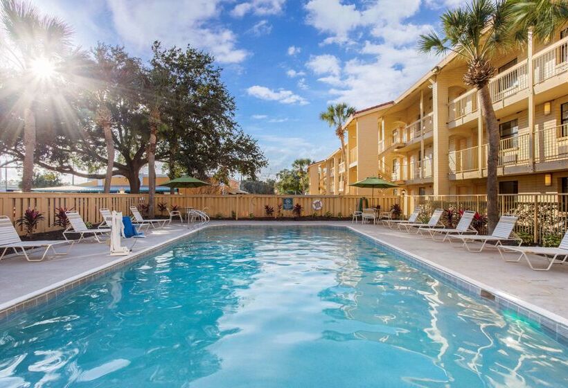 هتل La Quinta Inn By Wyndham Orlando Airport West