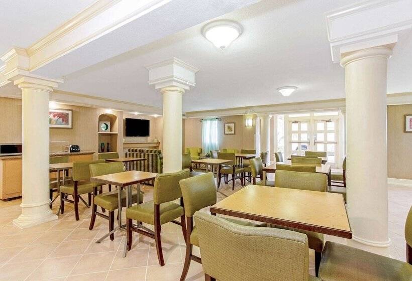 هتل La Quinta Inn By Wyndham Orlando Airport West