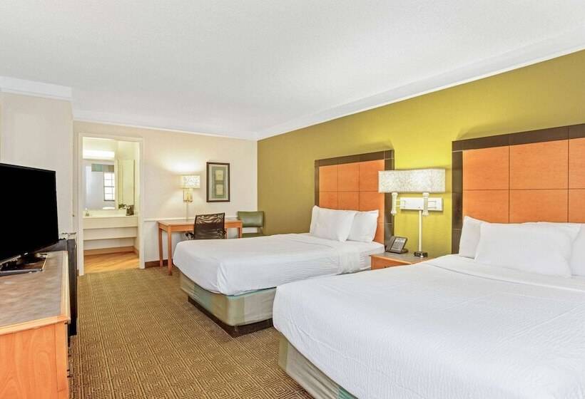 هتل La Quinta Inn By Wyndham Orlando Airport West