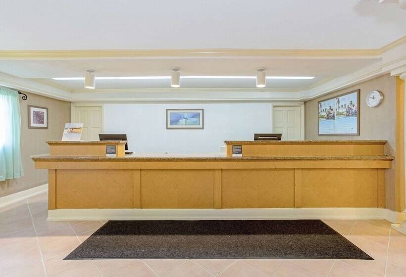 فندق La Quinta Inn By Wyndham Orlando Airport West