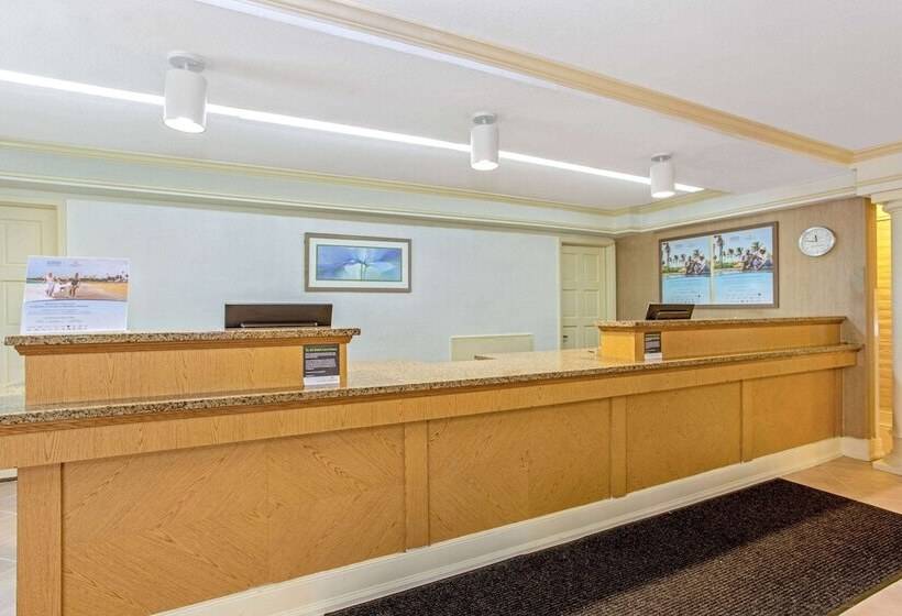 هتل La Quinta Inn By Wyndham Orlando Airport West