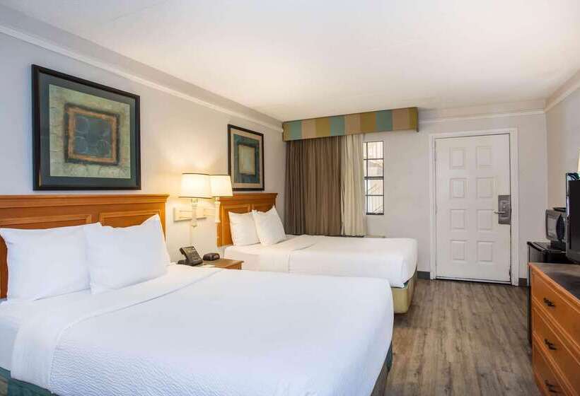 בית מלון כפרי La Quinta Inn By Wyndham Tallahassee North