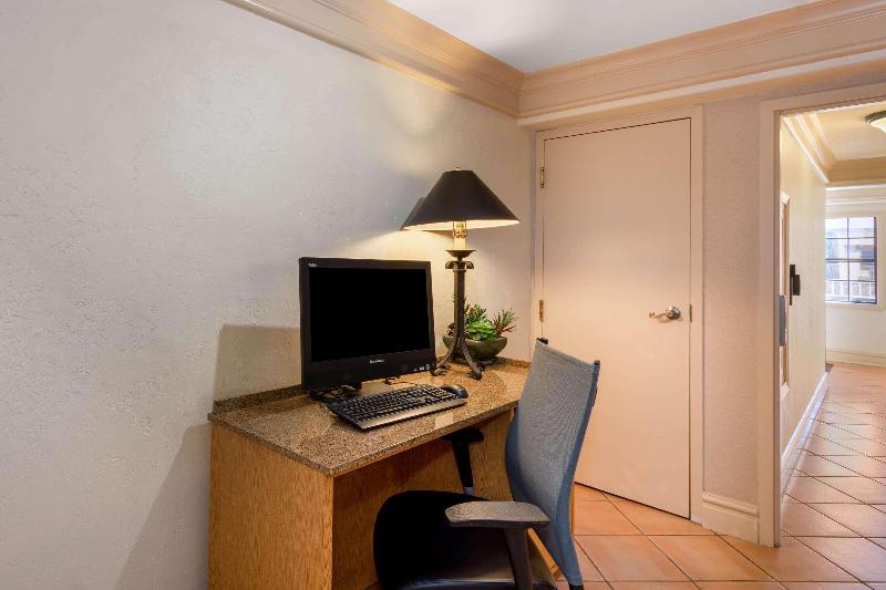 فندق La Quinta Inn By Wyndham Tallahassee North