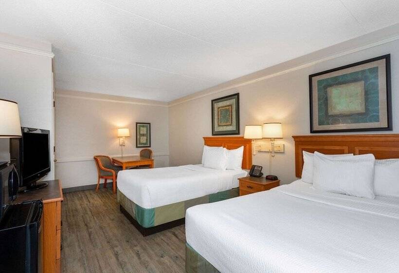 בית מלון כפרי La Quinta Inn By Wyndham Tallahassee North