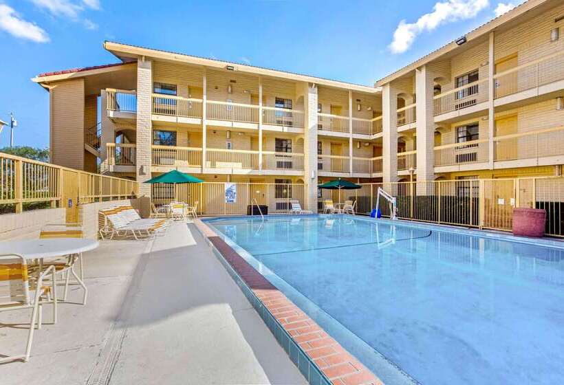 فندق La Quinta Inn By Wyndham Tampa Bay Pinellas Park Clearwater