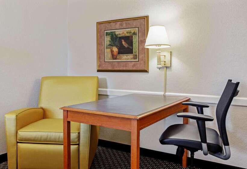 فندق La Quinta Inn By Wyndham Tampa Bay Pinellas Park Clearwater