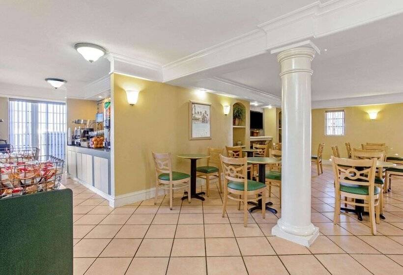 فندق La Quinta Inn By Wyndham Tampa Bay Pinellas Park Clearwater