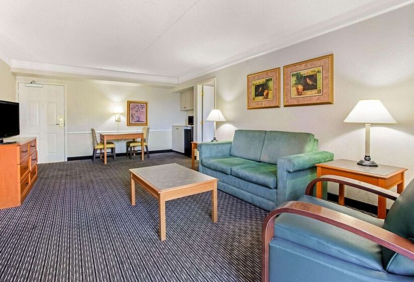 فندق La Quinta Inn By Wyndham Tampa Bay Pinellas Park Clearwater