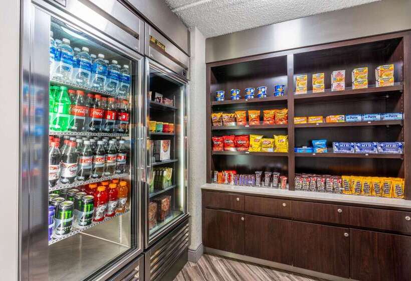 فندق Super 8 By Wyndham The Woodlands North