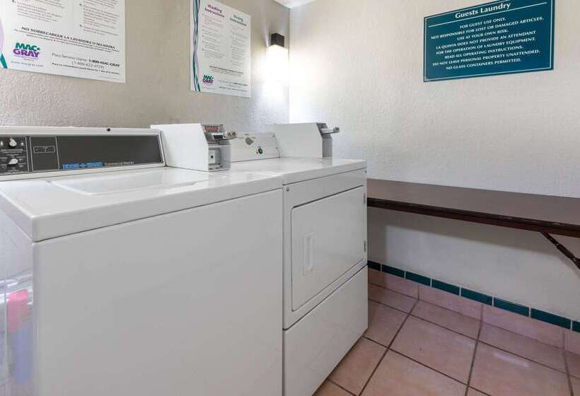 فندق Super 8 By Wyndham The Woodlands North