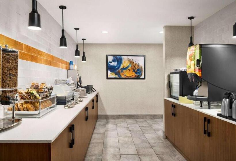 هتل La Quinta Inn Lexington Horse Park