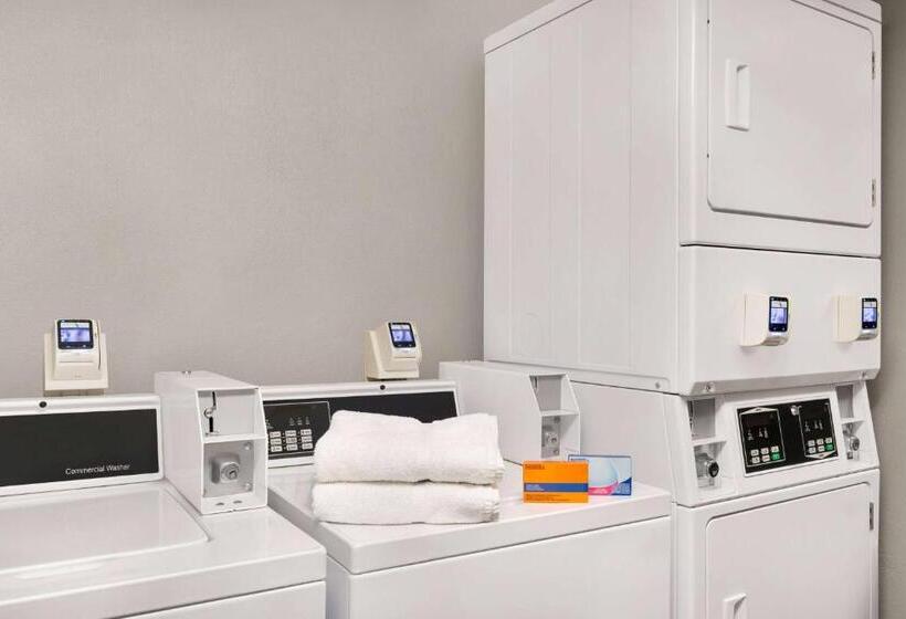 هتل La Quinta Inn Lexington Horse Park