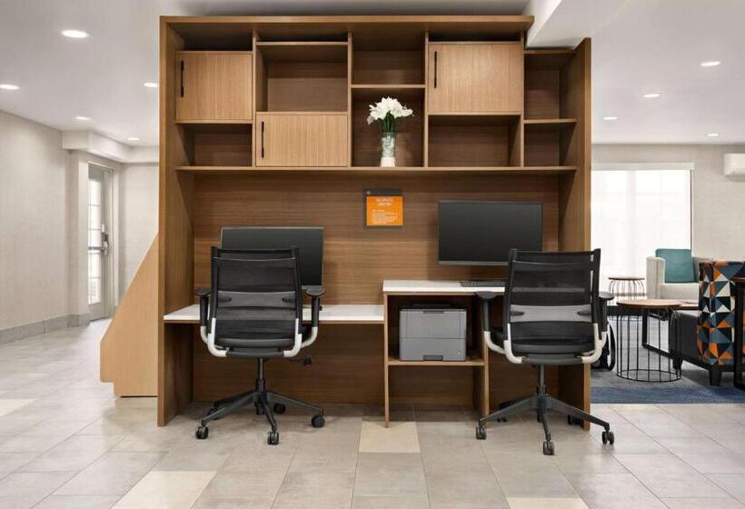 هتل La Quinta Inn Lexington Horse Park