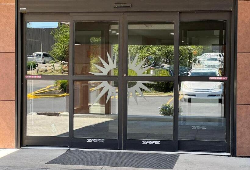 هتل La Quinta Inn Lexington Horse Park