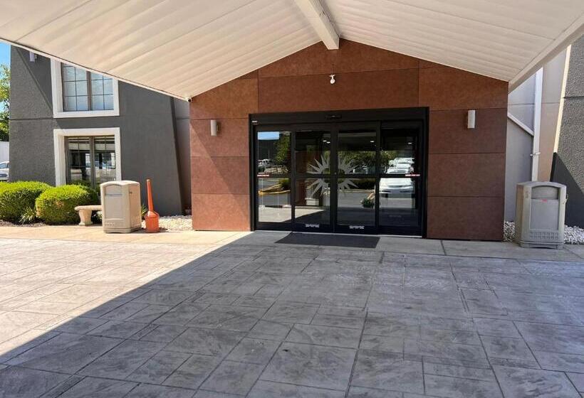 هتل La Quinta Inn Lexington Horse Park