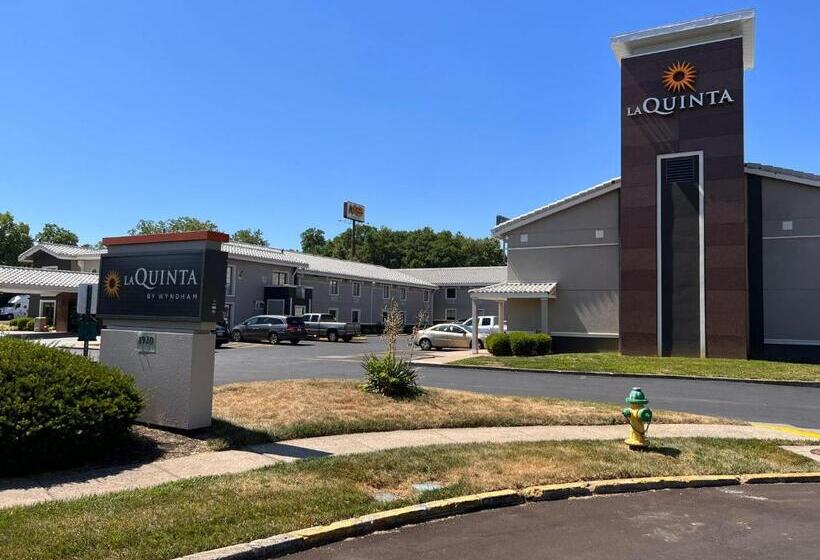 هتل La Quinta Inn Lexington Horse Park
