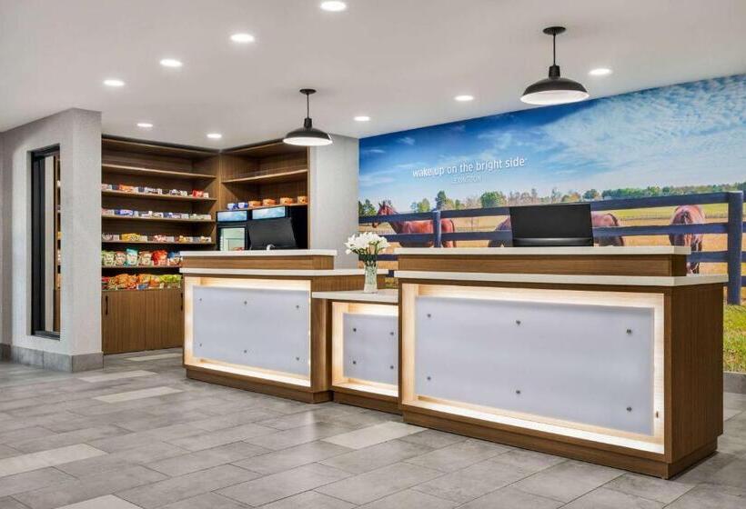 هتل La Quinta Inn Lexington Horse Park