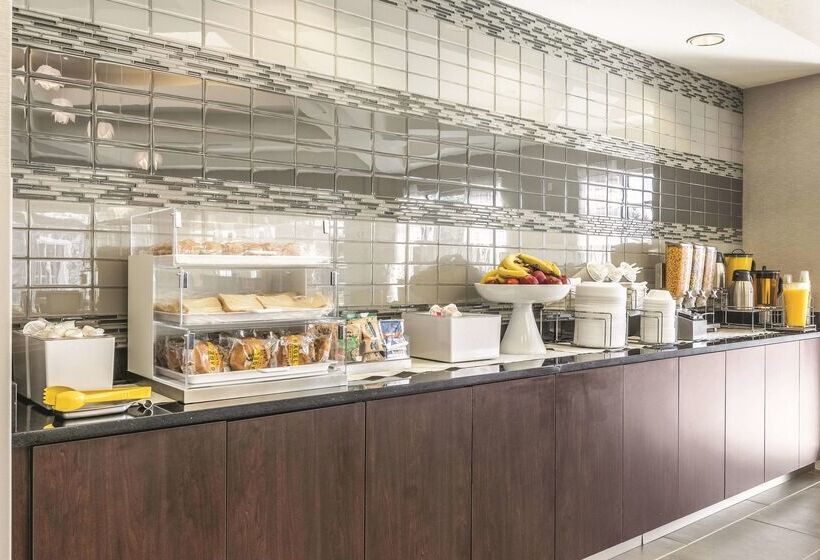 酒店 La Quinta By Wyndham Alexandria Airport