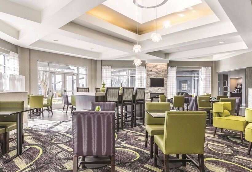 酒店 La Quinta By Wyndham Alexandria Airport