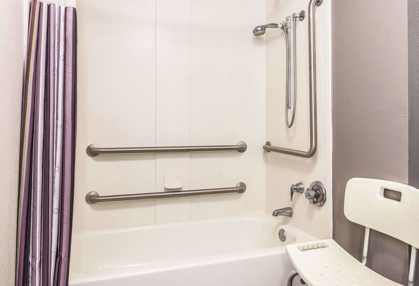 酒店 La Quinta By Wyndham Alexandria Airport