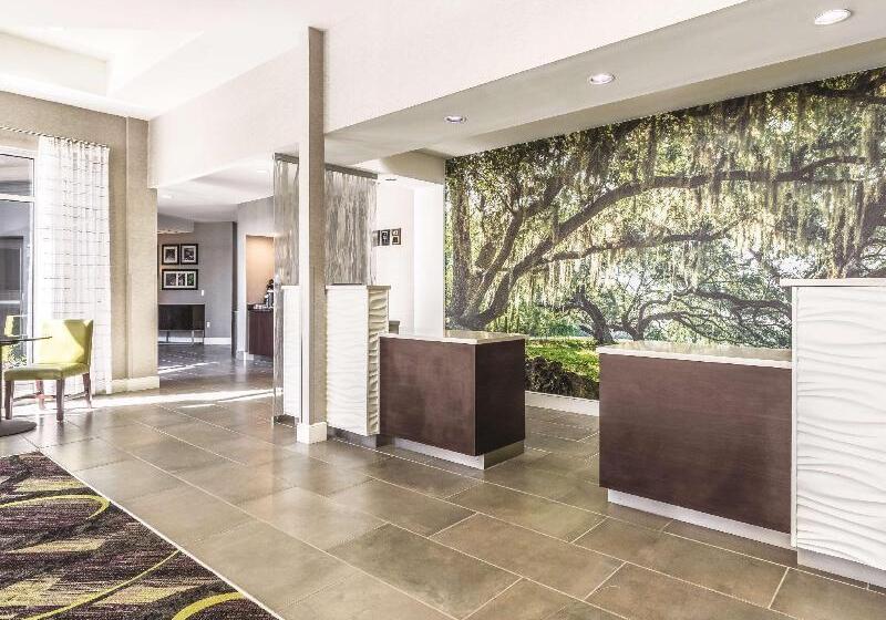 酒店 La Quinta By Wyndham Alexandria Airport