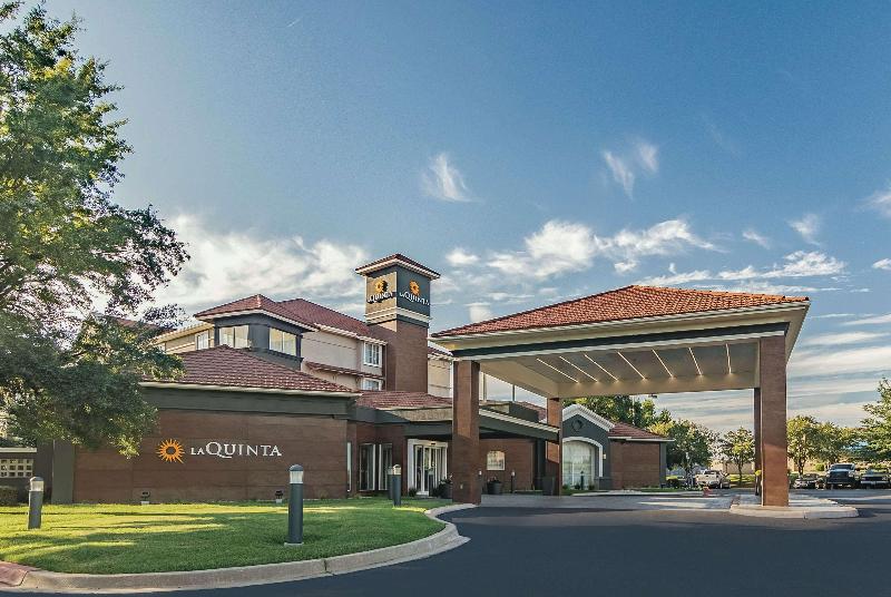 酒店 La Quinta By Wyndham Alexandria Airport