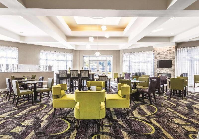 酒店 La Quinta By Wyndham Alexandria Airport