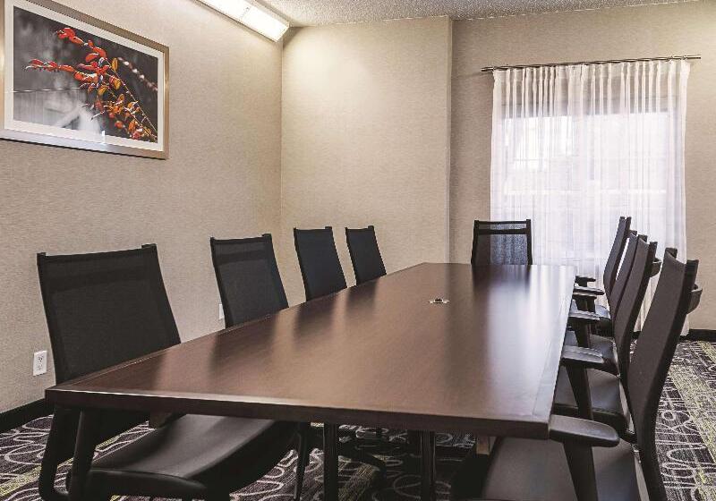 酒店 La Quinta By Wyndham Alexandria Airport