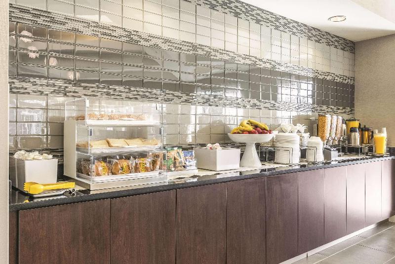 酒店 La Quinta By Wyndham Alexandria Airport