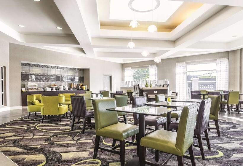 酒店 La Quinta By Wyndham Alexandria Airport