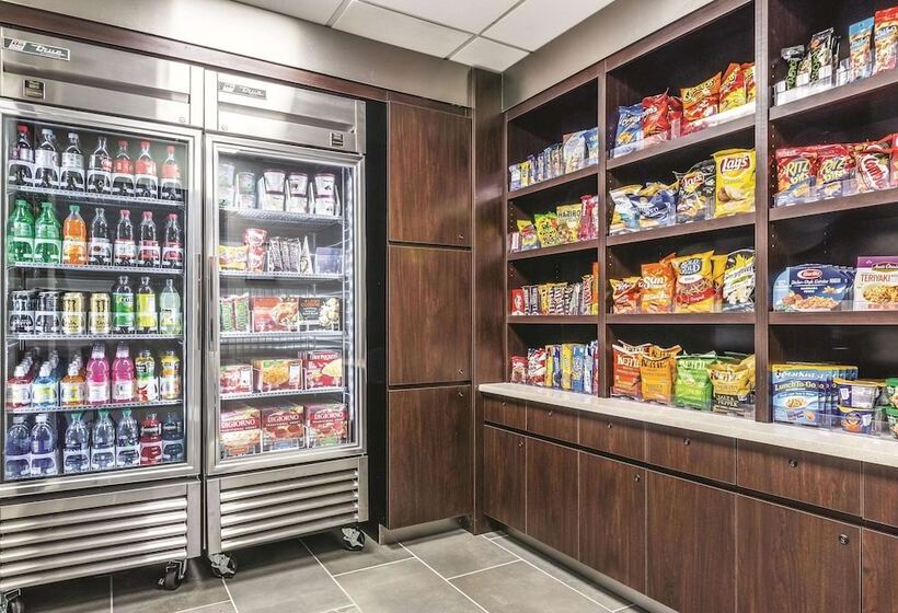 酒店 La Quinta By Wyndham Alexandria Airport