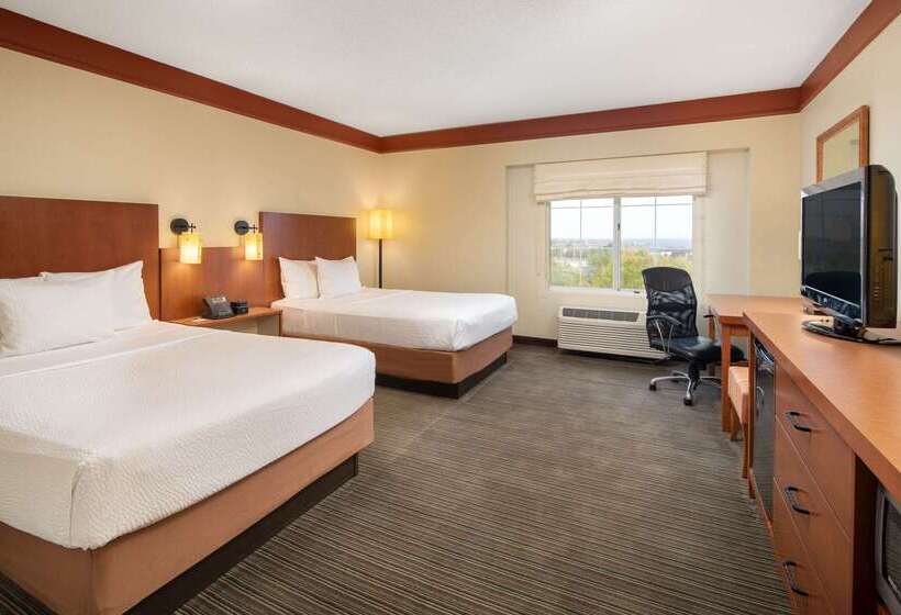 Отель La Quinta By Wyndham Atlanta Ballpark/galleria