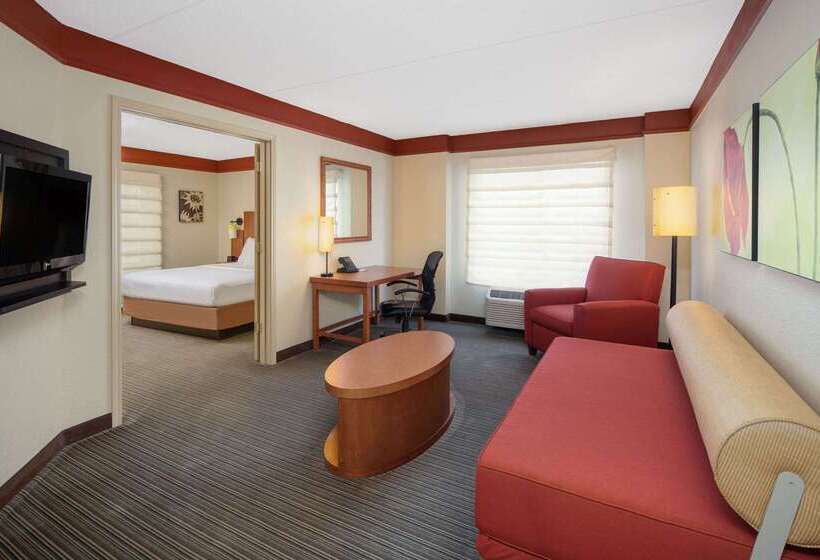 Отель La Quinta By Wyndham Atlanta Ballpark/galleria