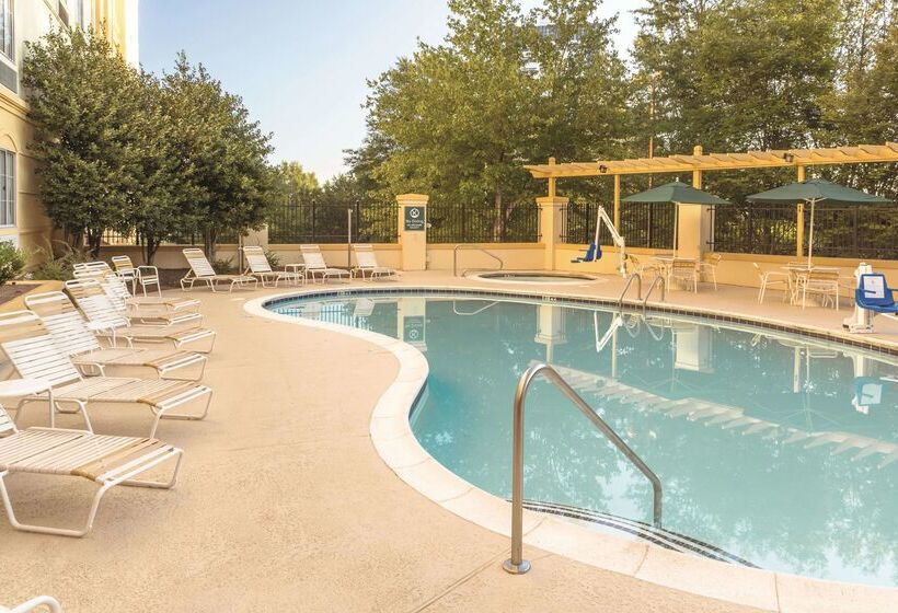 Отель La Quinta By Wyndham Atlanta Ballpark/galleria