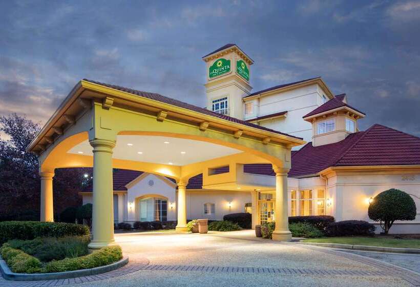Отель La Quinta By Wyndham Atlanta Ballpark/galleria