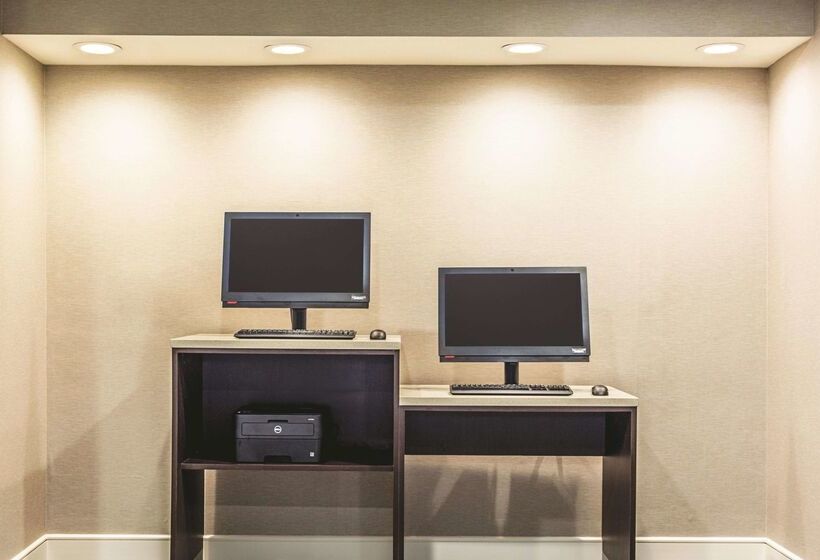 호텔 La Quinta By Wyndham Atlanta Perimeter Medical