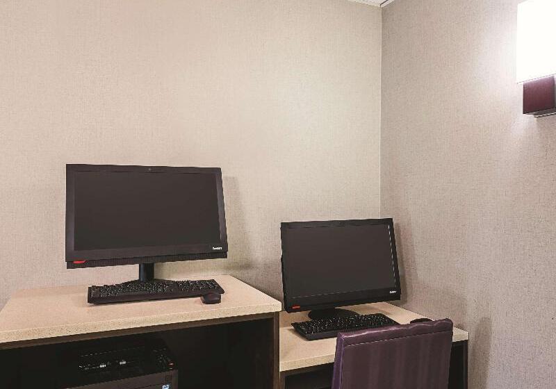 فندق La Quinta By Wyndham Austin Airport