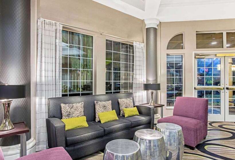 ホテル La Quinta By Wyndham Birmingham Homewood