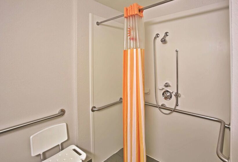 ホテル La Quinta By Wyndham Birmingham Homewood