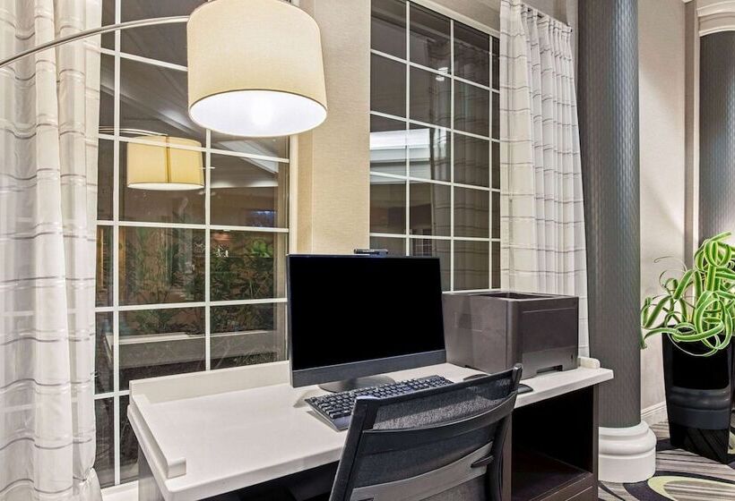 ホテル La Quinta By Wyndham Birmingham Homewood