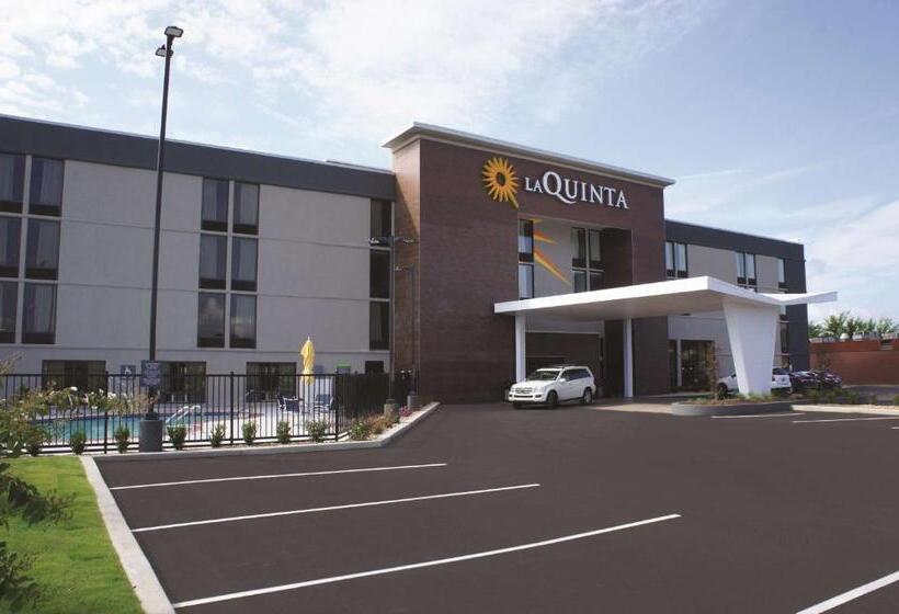 هتل La Quinta By Wyndham Columbus Ms