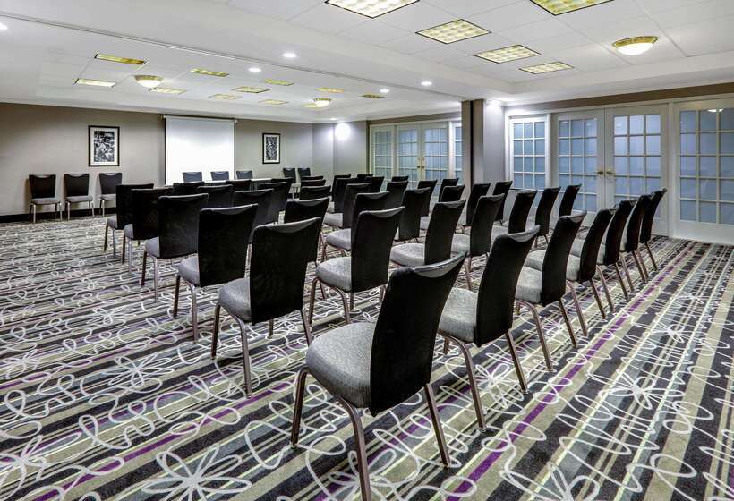 فندق La Quinta By Wyndham Dallas   Addison Galleria