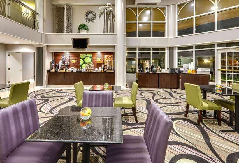 فندق La Quinta By Wyndham Dallas   Addison Galleria