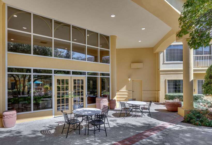 فندق La Quinta By Wyndham Dallas   Addison Galleria