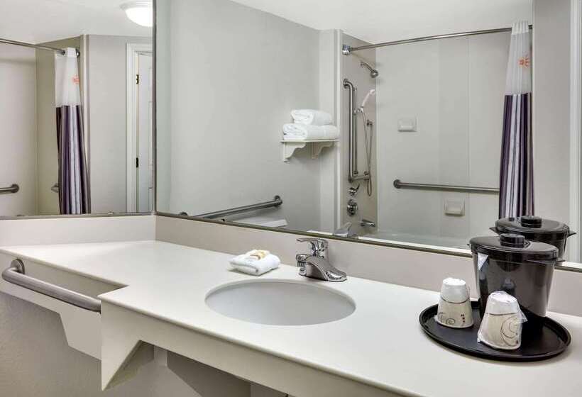 فندق La Quinta By Wyndham Dallas   Addison Galleria