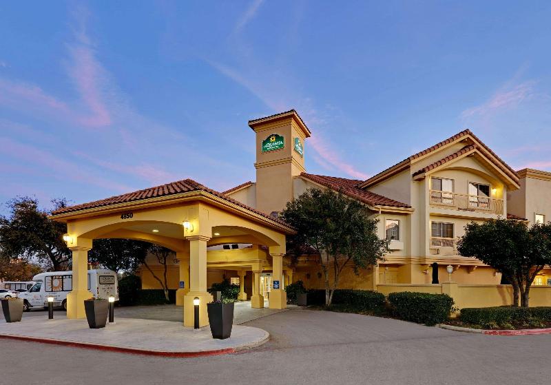 בית מלון כפרי La Quinta By Wyndham Dallas Dfw Airport North