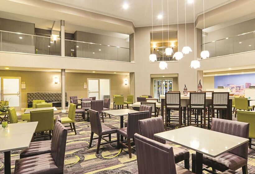 هتل La Quinta By Wyndham Denver Airport Dia
