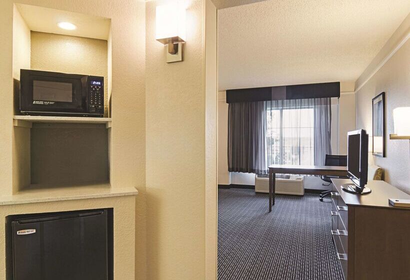 هتل La Quinta By Wyndham Denver Airport Dia